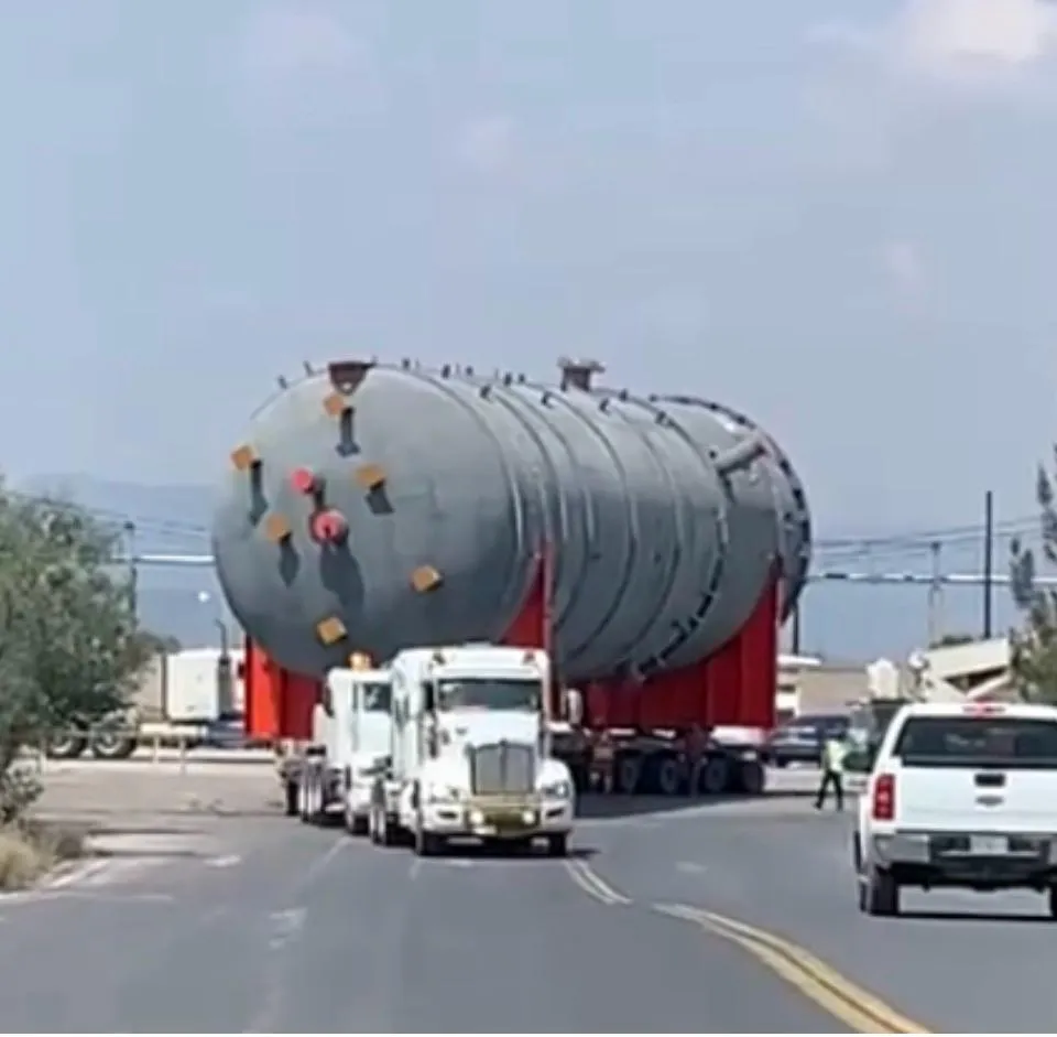 Grúas y Transportes 2000 en obra